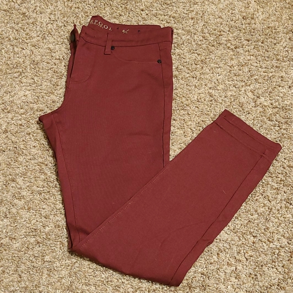 Women's Stretchy Burgundy jeans-like pant
